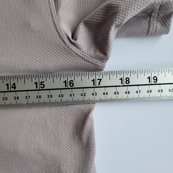 Lululemon Ventilated Open-Back Training T-Shirt Mauve Grey - Picture 4 of 9